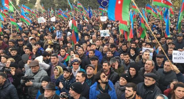 Milli Şuradan daha bir istefa – FOTO