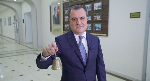 Azərbaycanda ilk dəfə onlayn məzun günü: Təhsil naziri “Son zəng”i çaldı