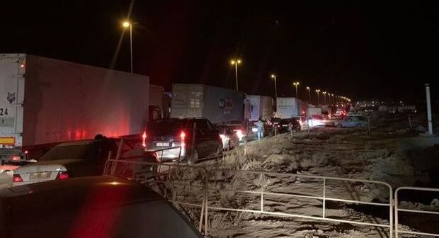 Bakıdan rayonlara böyük axın, səkkiz saatlıq tıxac: Sürücülər torpaq yollarda – FOTO