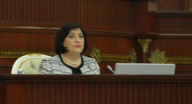 Spiker yeniliyin anonsunu verdi: “Telekanalların birində…”