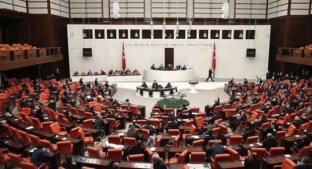 Türkiyə parlamentində koronavirus yayıldı