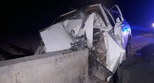 Bakıda maşın dirəyə çırpıldı: Ölən var – FOTO