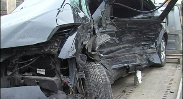 Bakıda yaşayış kompleksinin qarşısında BMW aşdı, 20 yaşlı oğlan öldü