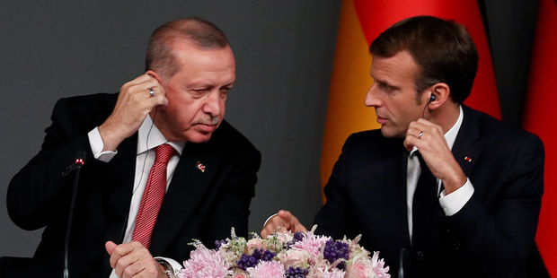 Makron Türkiyəni hədələdi: “Təhlükəli oyun oynayırlar”