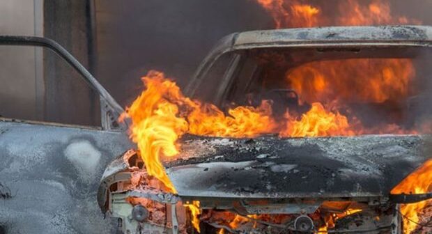 Sumqayıtda “Opel” yandı