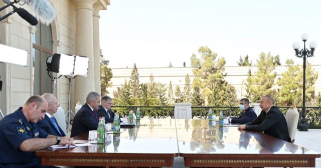 Prezident İlham Əliyev Rusiyanın Müdafiə nazirinin başçılıq etdiyi nümayəndə heyətini qəbul edib (FOTO)