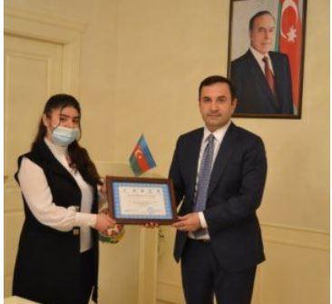 İcra başçısı “Ən yaxşı təqdimat” müsabiqəsinin qalibi ilə görüşüb