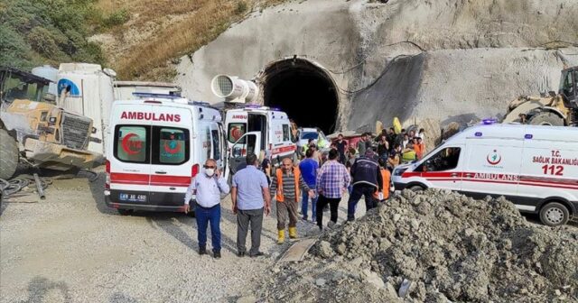 Türkiyədə yeraltı tuneldə baş verən çökmə nəticəsində dağıntılar altından 11 işçi çıxarılıb