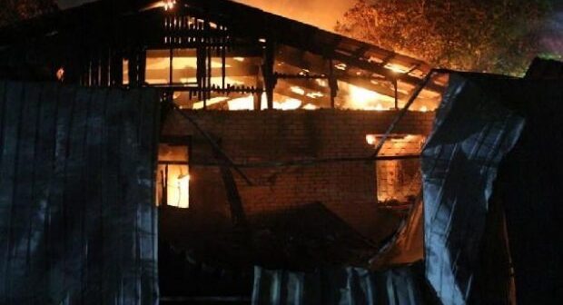 Ağdaşda 6 otaqlı ev yandı
