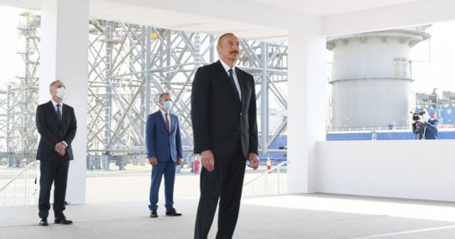 Azərbaycan Prezidenti: “Bu gün ölkə iqtisadiyyatının əsas hissəsi neft-qaz sektoru ilə bağlıdır və uzun illər belə olacaq”