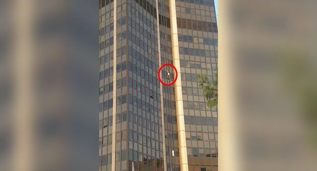 Turist Parisdəki ən hündür qülləyə dırmaşmağa cəhd göstərdi