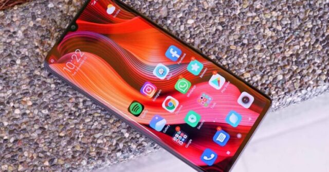 “Hərbi hissələrdə smartfon telefonlara qoyulan qadağa vaxtında verilmiş qərardır” – DEPUTAT