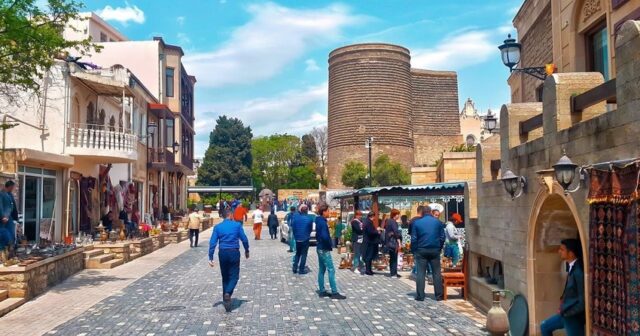 Azərbaycana turist axını 3 dəfədən çox azalıb
