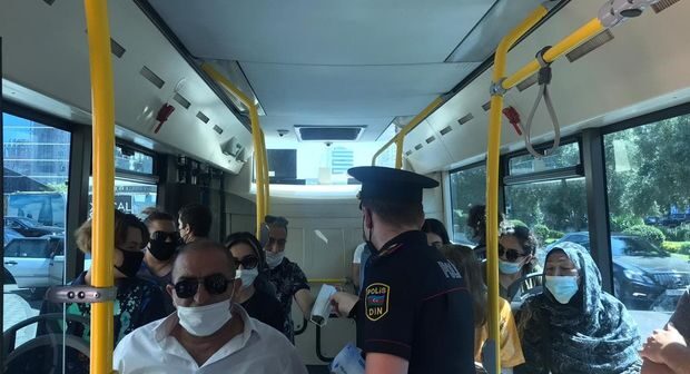 Bakı polisi marşrut avtobuslarında maskalarla bağlı reydlər keçirir