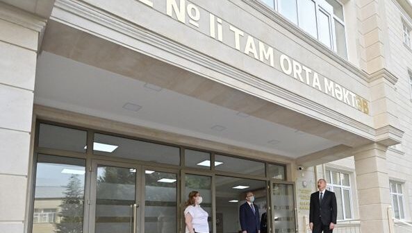 Prezident İlham Əliyev Bakıda orta məktəbin yeni korpusunun açılışında iştirak edib