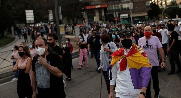 İspaniyada koronavirusa görə qadağalar davam edir: Əhali ayağa qalxdı – FOTO