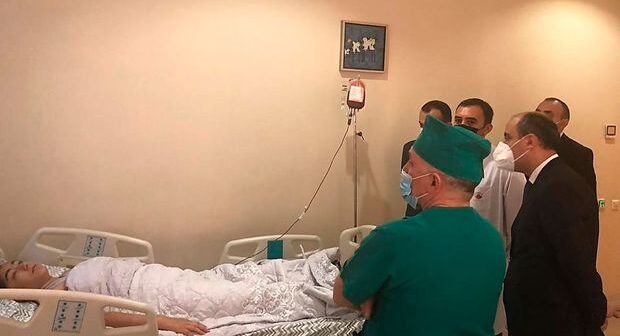 Təhsil naziri intihara cəhd edən şagirdə baş çəkdi – FOTO