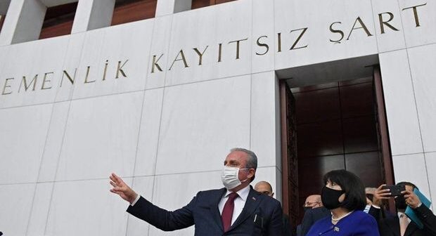 Spiker Sahibə Qafarova Türkiyə parlamentinin bombalanmış hissəsi ilə tanış oldu – FOTO