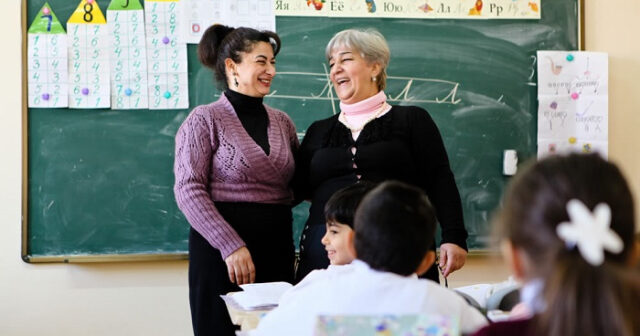 Yaşlı müəllimlər işə getmədən maaş alacaqlar