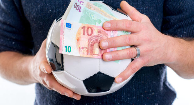 UEFA-dan Azərbaycana 1,5 milyon manat pul vəsati köçürüldü