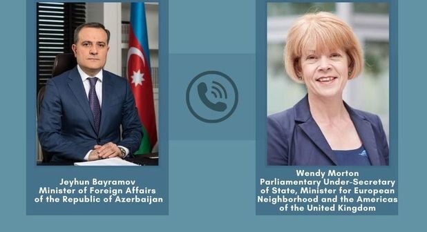 Ceyhun Bayramov Britaniyanın dövlət naziri ilə Qarabağdakı döyüşləri müzakirə edib