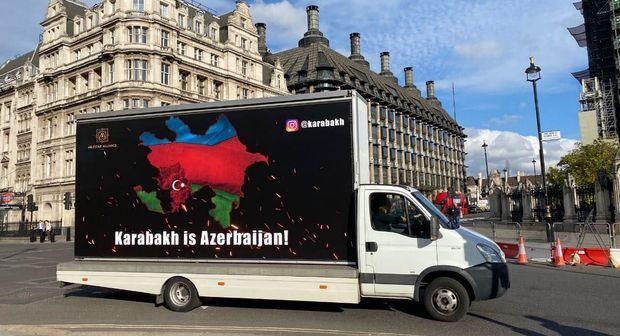 Britaniyada Qarabağ döyüşlərinə dəstək üçün maraqlı aksiya – FOTO