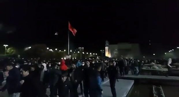 Bişkekdə etirazçılar parlament binasını ələ keçirdilər – YENİLƏNİB + FOTO