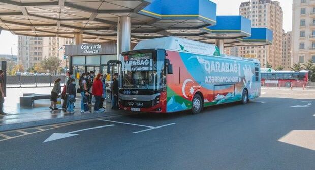 Avtobusların üzərində “Qarabağ Azərbaycandı! şüarı yazıldı – FOTO