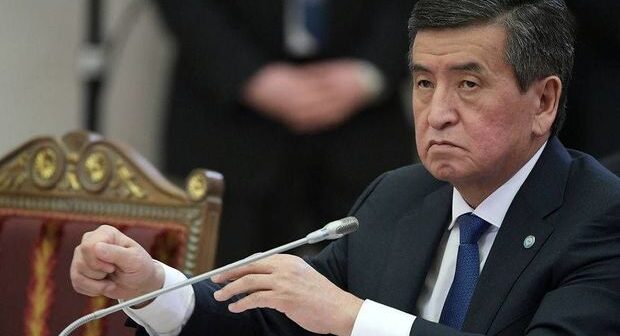 Qırğızıstan prezidenti istefaya getdi