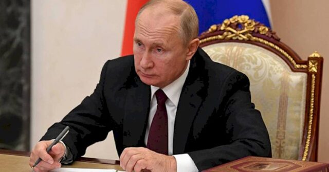 Putin 3 naziri istefaya göndərdi