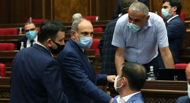 Paşinyanın sərsəm açıqlaması istefalara səbəb oldu