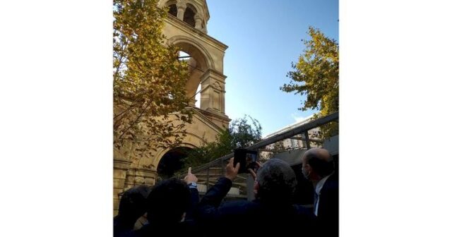 Fransalı deputatlar Bakıdakı erməni kilsəsində – Fotolar