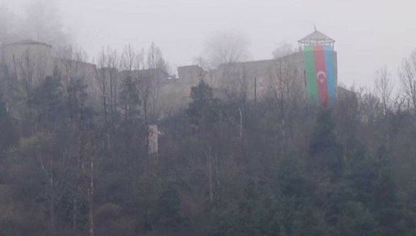Şuşa qalasında böyük ölçülü Azərbaycan bayrağı – FOTO