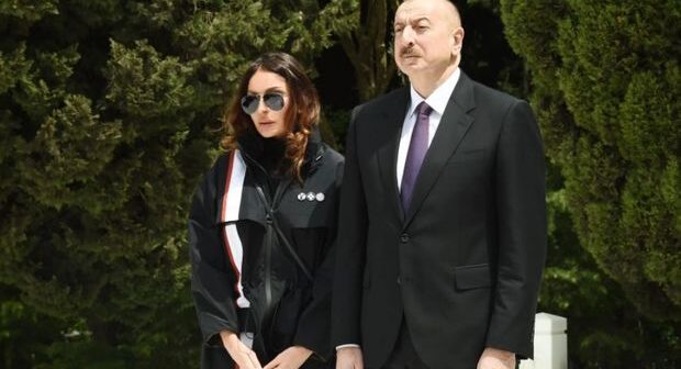 İlham Əliyev və Mehriban Əliyeva Şəhidlər xiyabanında
