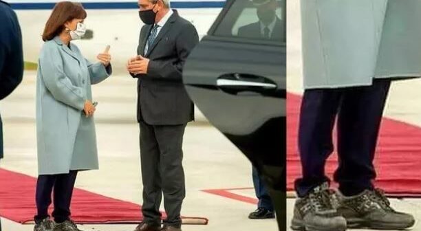 Yunanıstan prezidentinin ayaqqabısı narazılığa səbəb oldu – FOTO