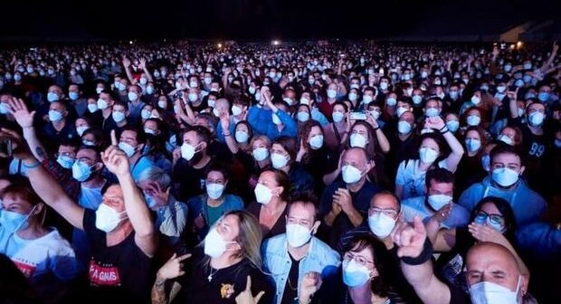 5000 nəfərlik konsert təşkil edib koronavirusun yayılma riskini yoxladılar 