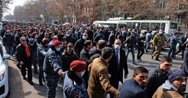 Ermənistan müxalifəti Paşinyana qarşı son və qəti tələb irəli sürdü