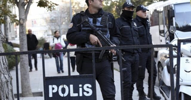 İstanbulda polislər arasında atışma: Qadın polis güllələndi