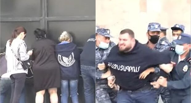 Ermənistanda müxaliflər özlərini hökumət binasına qandalladılar
