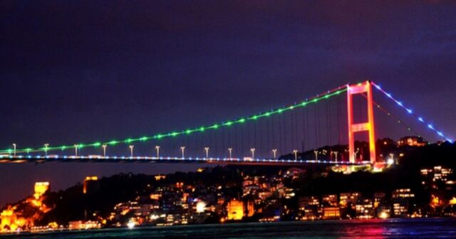 İstanbul körpüləri Azərbaycan bayrağının rəngləri ilə işıqlandırılır
