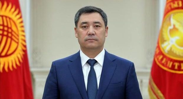 Qırğızıstan prezidenti səlahiyyətlərini genişləndirən konstitusiyanı imzaladı