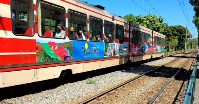 Haaqada Azərbaycanı reklam edən tramvay üç ay dolaşacaq