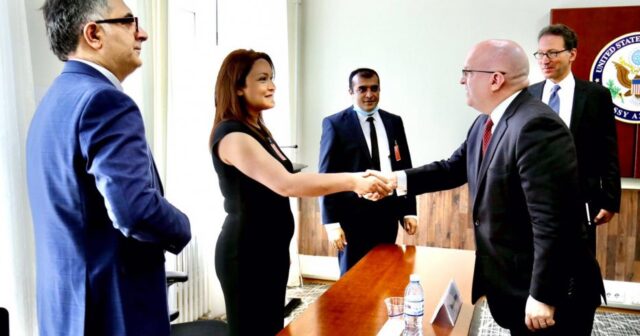 ABŞ Dövlət katibinin köməkçisi Filip Reeker vətəndaş cəmiyyəti nümayəndələri ilə görüşüb