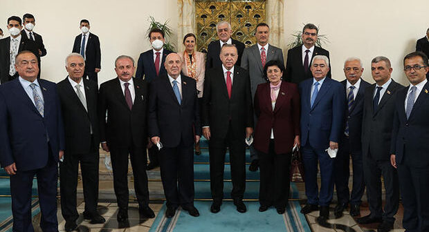 Ərdoğan Azərbaycanlı deputatlarla görüşdü