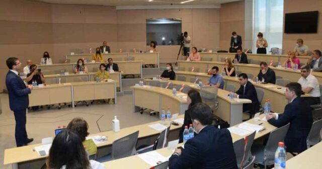 “Mediada islahatlara doğru” mövzusunda silsilə seminarlara başlanıldı – FOTOLAR