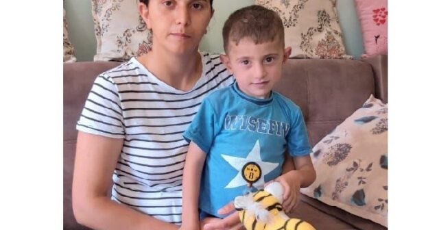 Mərkəzi Klinik Xəstəxanada oğlunun əməliyyatından imtina edilən şəhid bacısı Mehriban Əliyevaya müraciət etdi – FOTOLAR