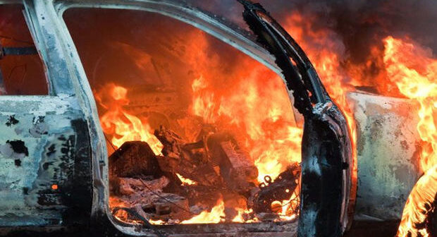 Bakı-Şamaxı yolunda avtomobil aşaraq yandı 