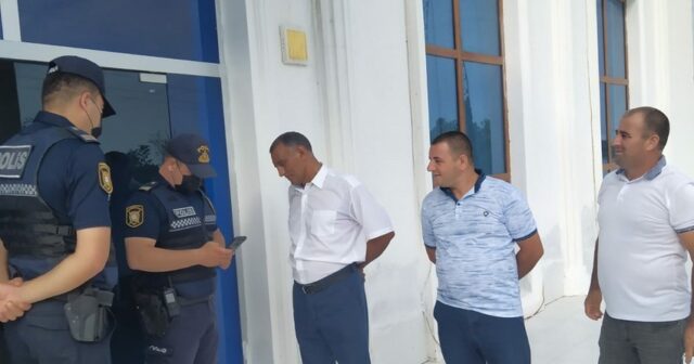 COVID-19 pasportu olmayan qonaqlar saraya buraxılmayıb