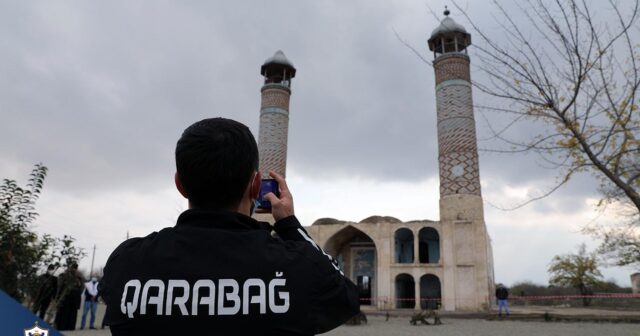 QARABAĞA QANUNSUZ KEÇMƏK İSTƏYƏNLƏRİN QARŞISINI POLİS KƏSDİ