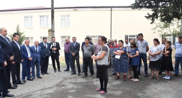 Kolxəlfəli kəndində mövcud şərait yerində öyrənilib, sakinlərin müraciət və təklifləri qəbul olunub